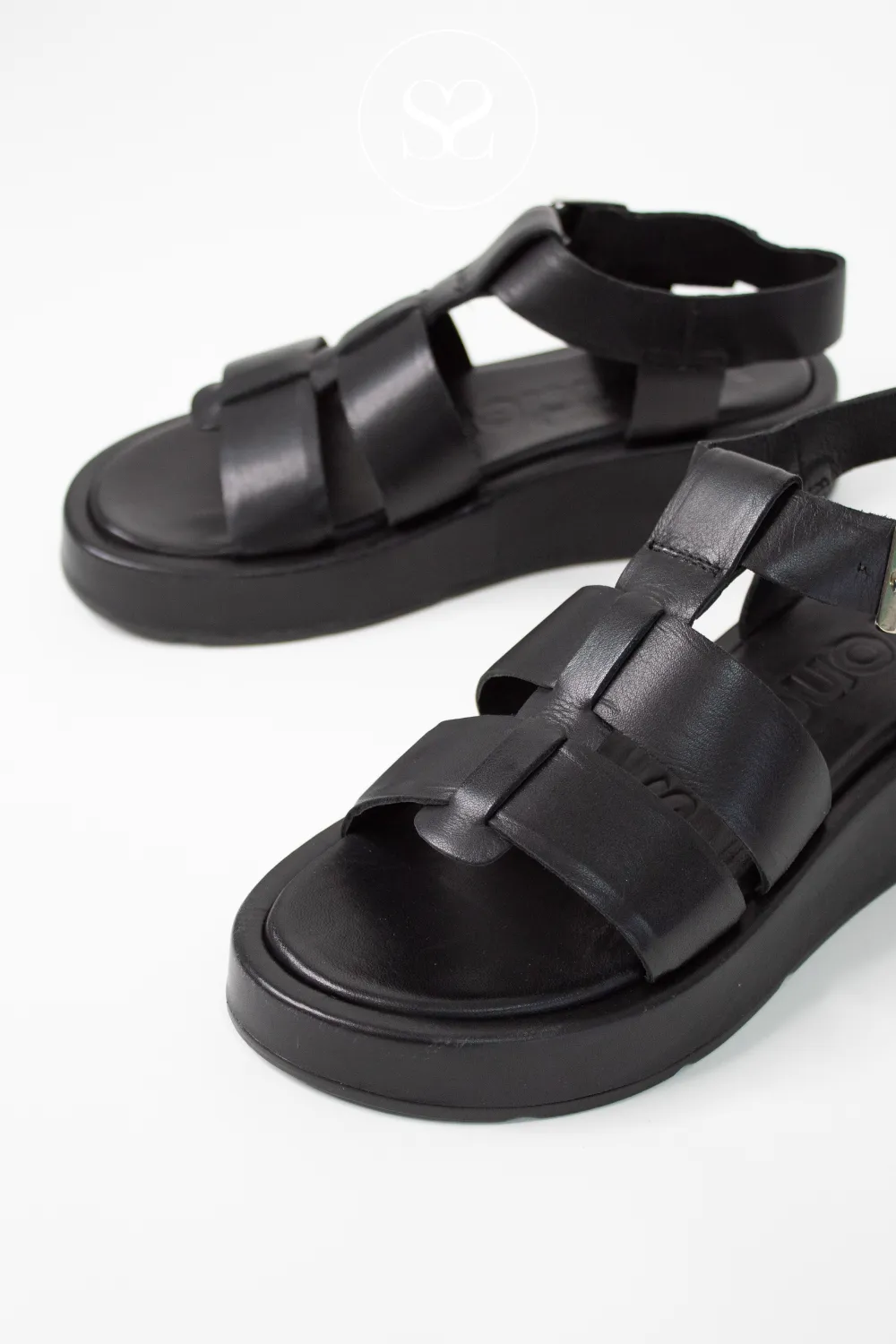 WONDERS AT-3403 BLACK LEATHER CHUNKY GLADIATOR STYLE SANDALS